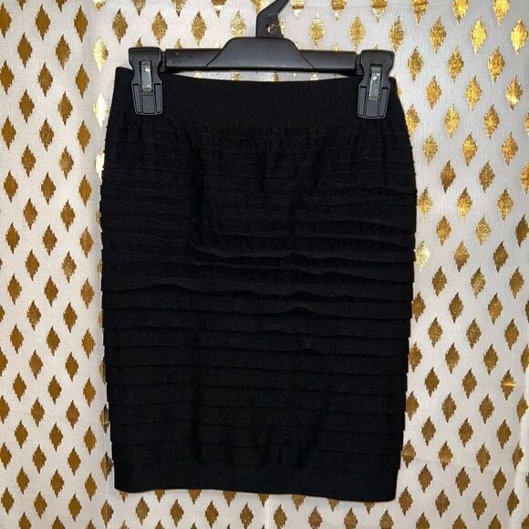 Stretchy black tiered pencil skirt size S - Picture 1 of 2